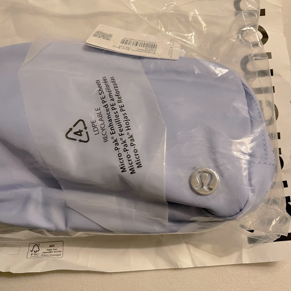 NWT Lululemon Everywhere Belt Bag Pastel Blue - Picture 8 of 10